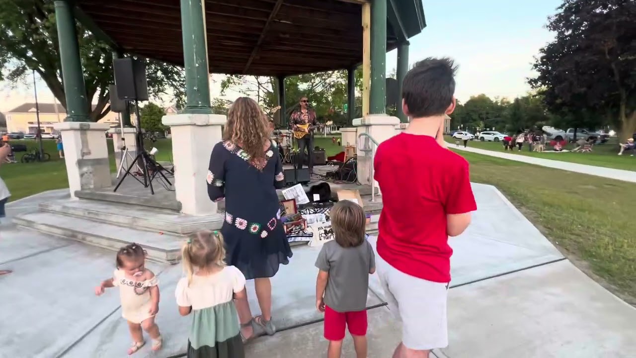 Rick Redington and Tuf Luv performing at 7 to Sunset 🌅