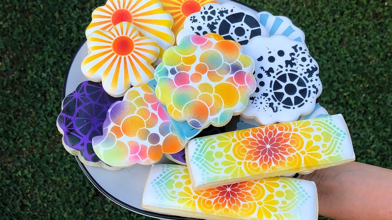 Decorating cookies using AmeriColor with Katy from Sugar Dayne