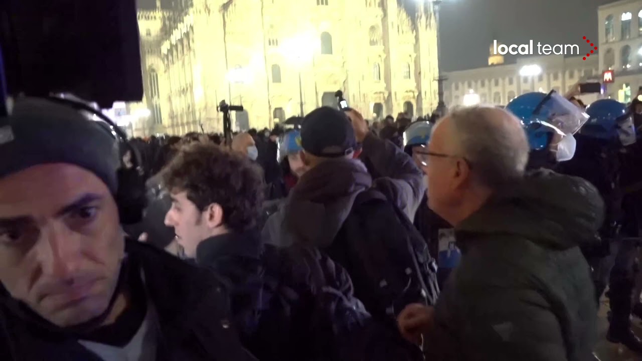 No Green Pass Milano, tensione: polizia schierata in Duomo