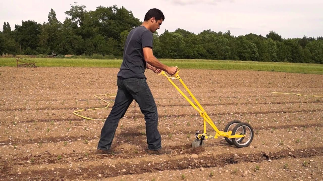 Houe mara&icirc;ch&egrave;re - Cultivateur pousse-pousse &agrave; outils multiples