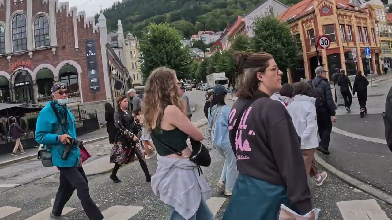 A little walk around Bergen on a Friday morning in August.