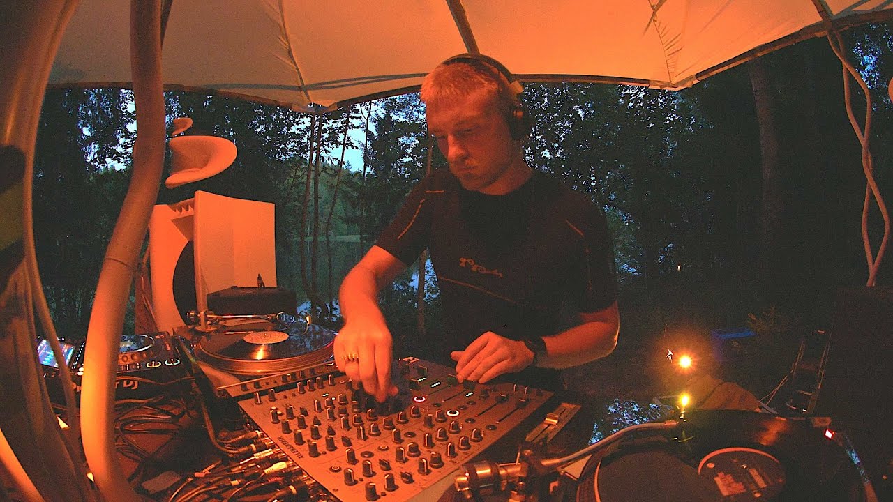 Moody Mik | themuddshow x Ezera Skanas