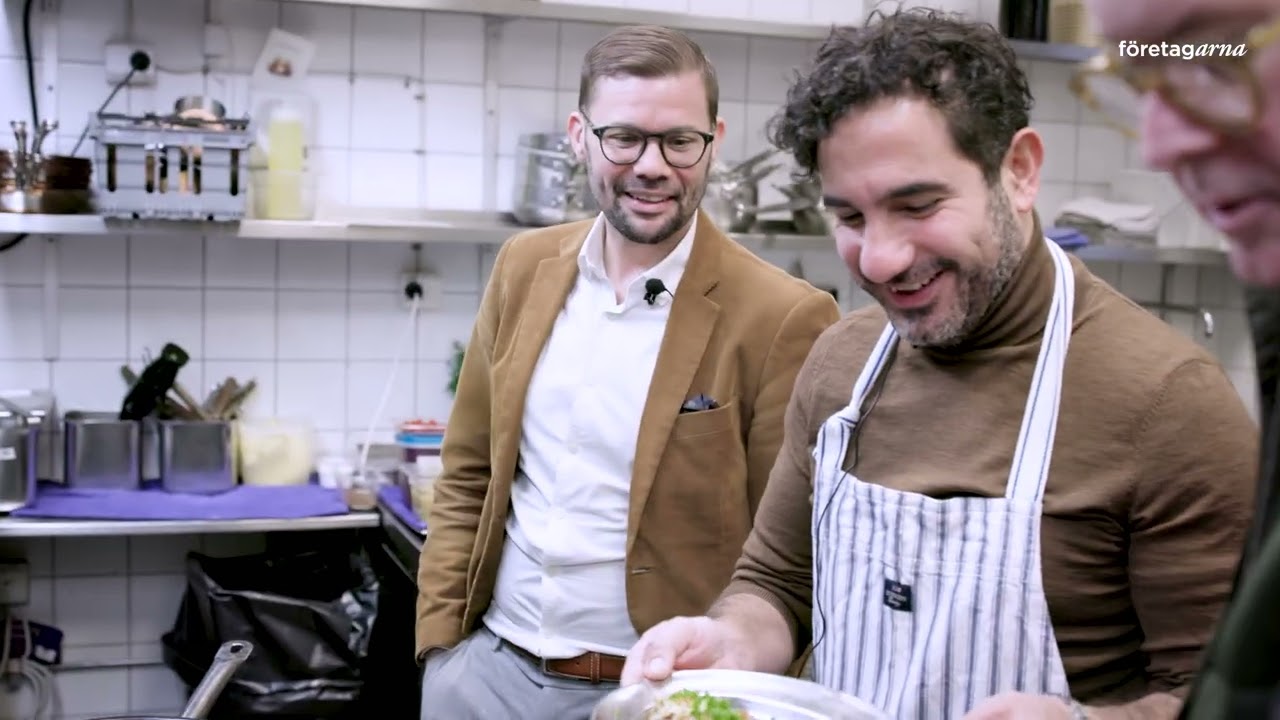 Hur många socialdemokrater krävs det för att laga en omelett? S besöker Långbro Värdshus