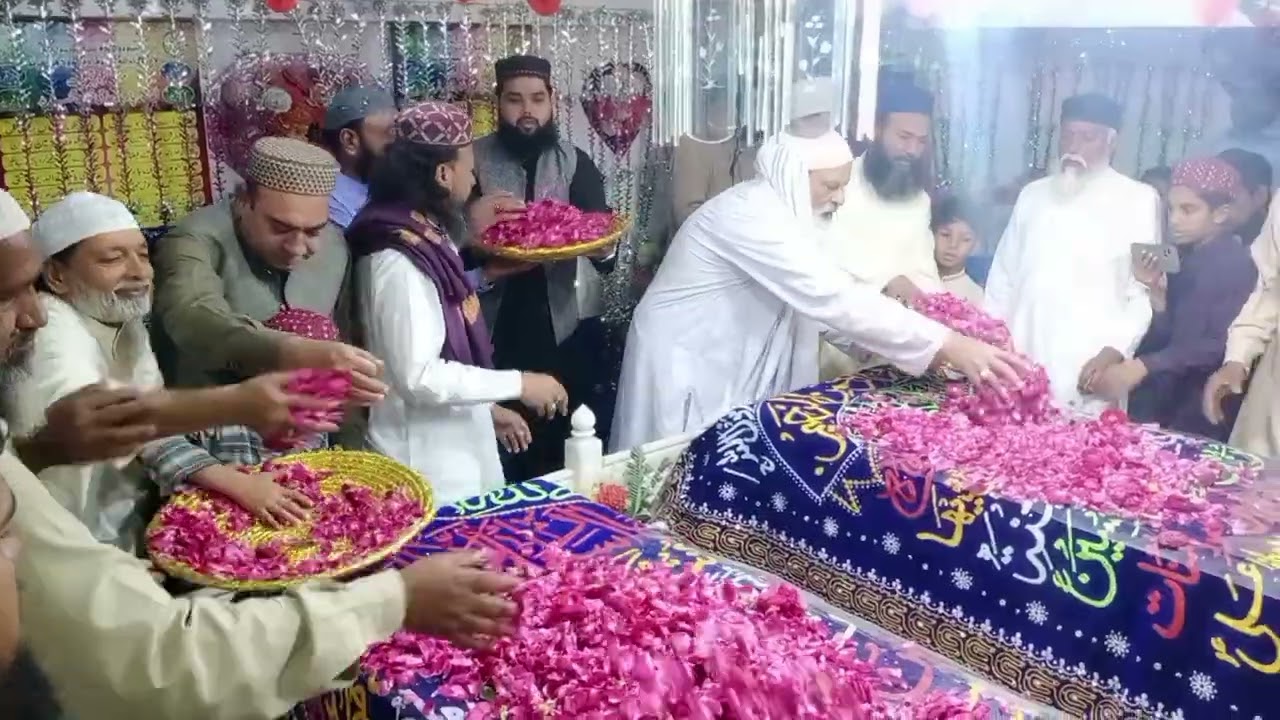 سالانہ 55عرس حضرت خواجہ صوفی بشیر احمد چشتی کے موقع پر چادر پوشی کی رسم ادا کرتے ہوئے 4رمضان 2026