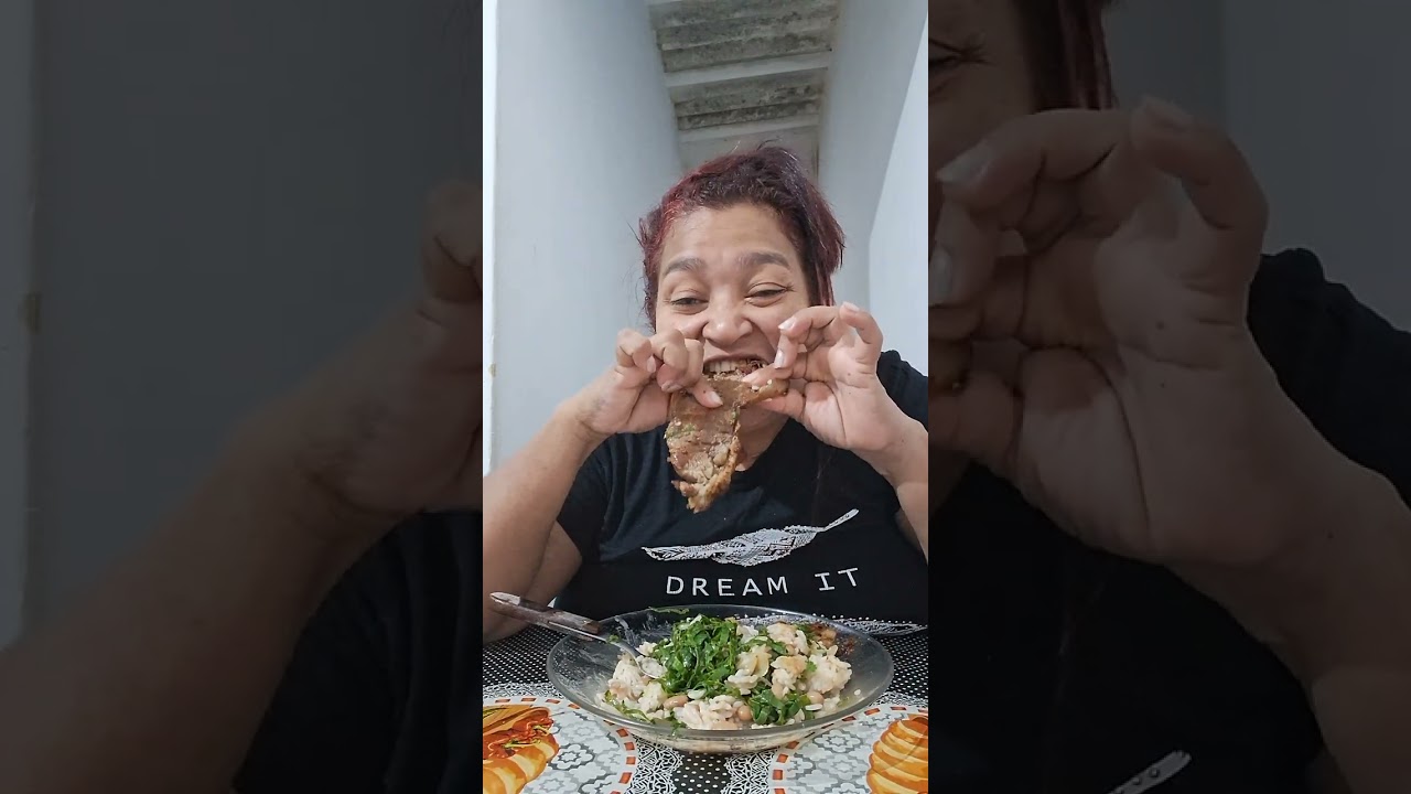 Oi gente vamos jantar cheguei do trabalho Fiz um bife e uma couve deliciosa#😋