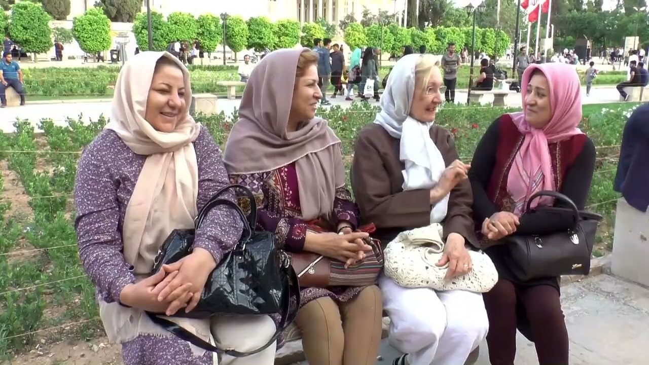 Reise in den Iran. Diese Reise ist in einem Trailer zusammen erfasst.
