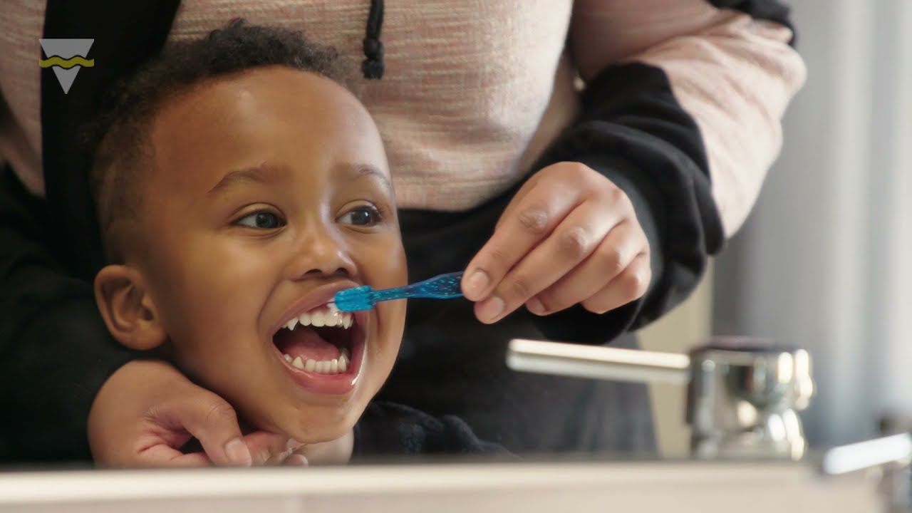 How to brush with your toddler or pre-schooler (18 months – 6 years old)