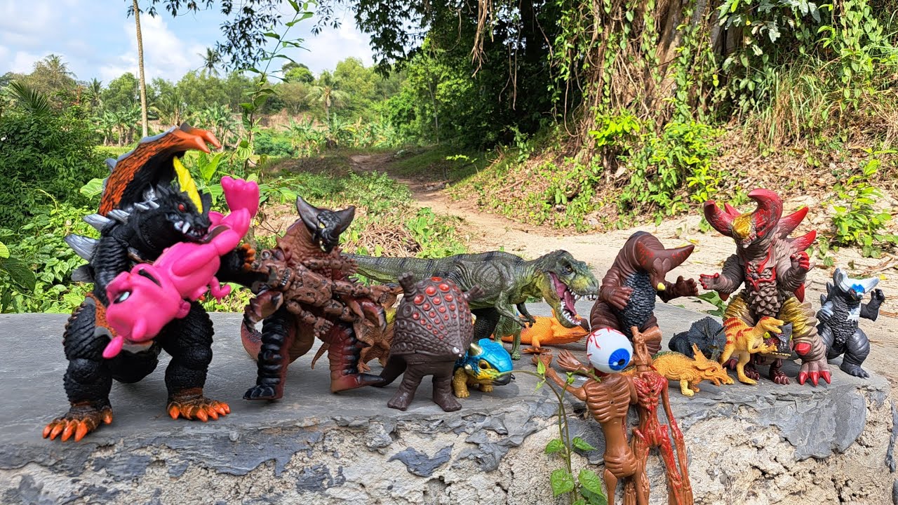 Gowes dapat Mainan Freddy, Kaiju Gomora , Siren Head & Dinosaurus