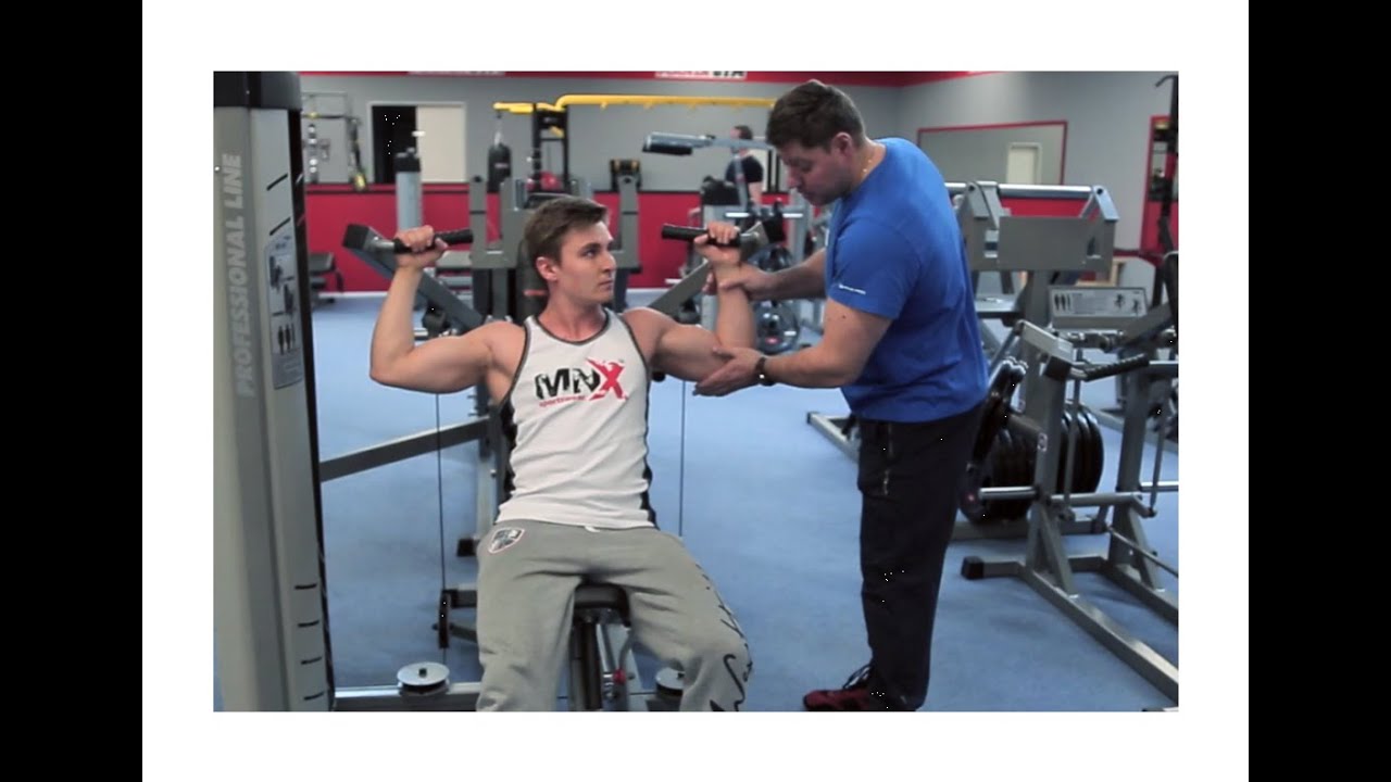 Objemová fáze trenink men's physique ramena a triceps