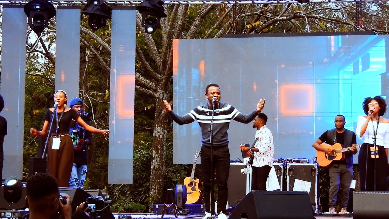 NIWE , YESU NI WEWE NIZIGIRA - DAVID NDUWIMANA | LIVE IN NARAHARIWE CONCERT