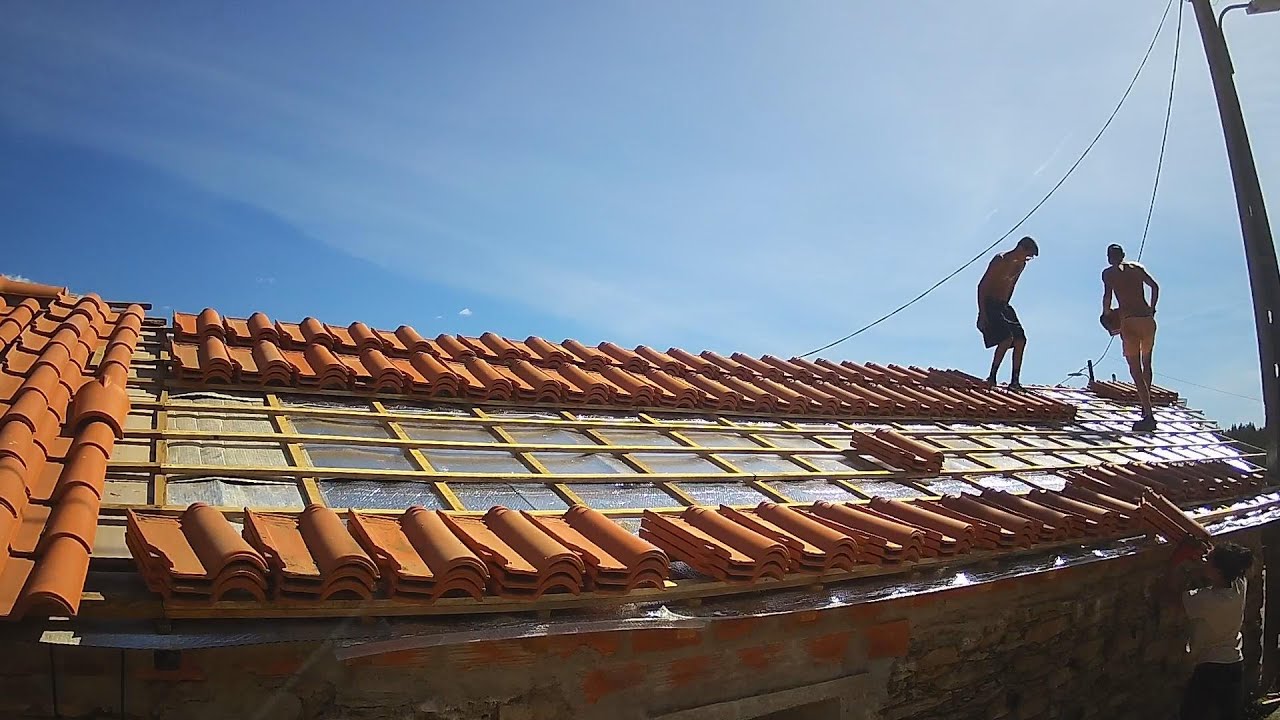 S3E23: MOVING TILES ON THE ROOF! - DIY PORTUGAL