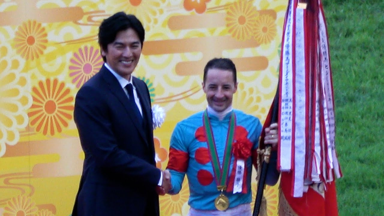 【菊花賞2025】3連覇を達成し年間100勝も達成‼ C.ルメール騎手勝利インタビュー～口取り～表彰式 現地映像 エネルジコ