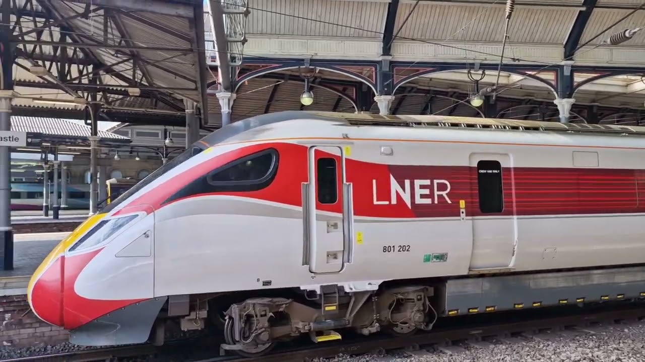 London North Eastern Railway | Class 801 No.801202 arrives at Newcastle (Loud breaks)