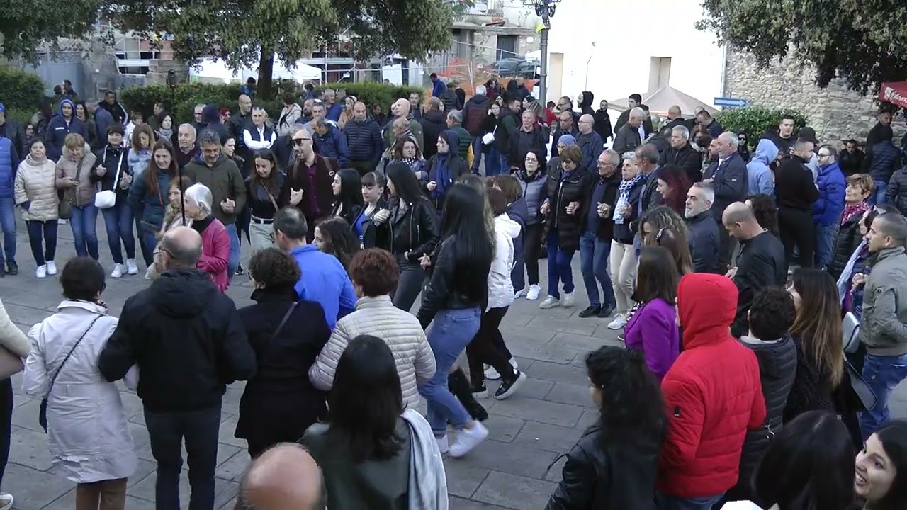 ==Ignazio Mura== =Campidanese girau a Ballittu=   (14)