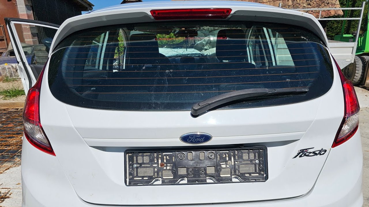 How To Remove/Replace Ford Fiesta MK7 Back Tailgate/Bonet