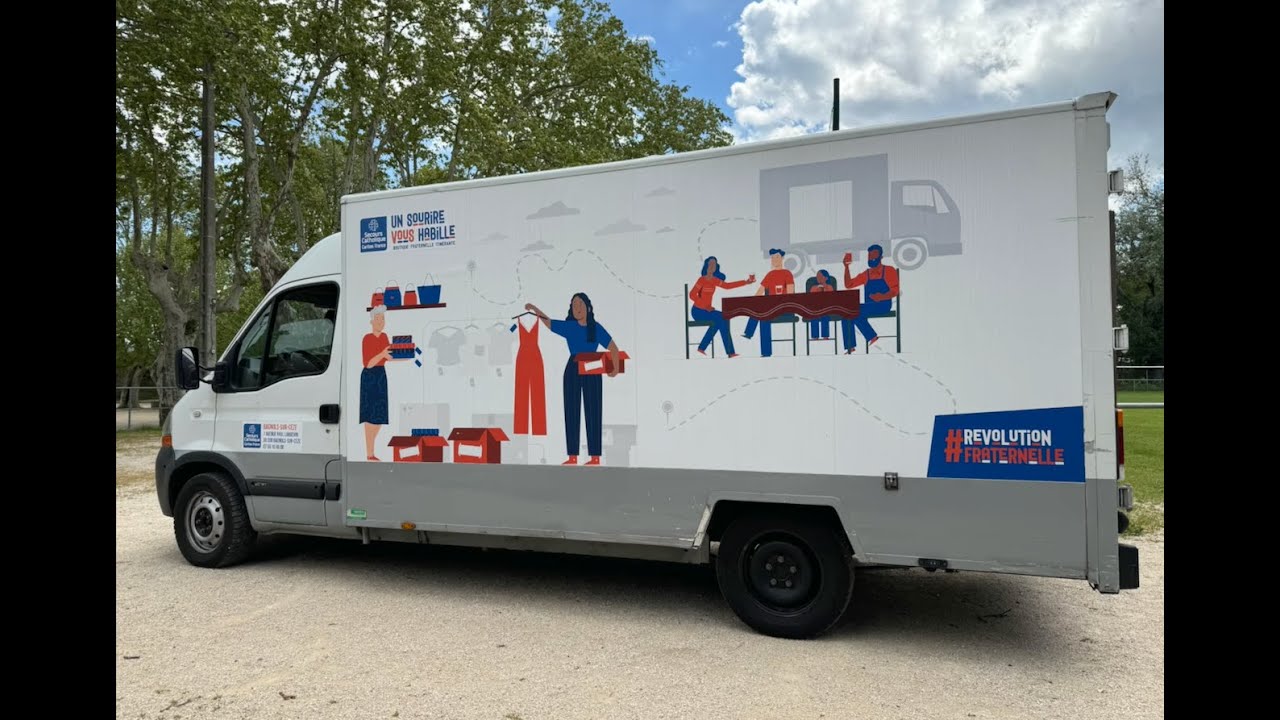 Boutique itinérante. Secours Catholique du Gard