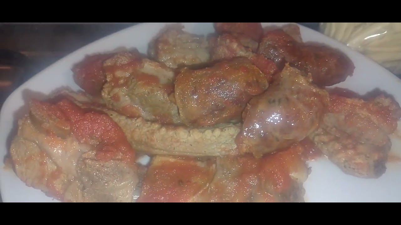 Costine e salsiccia di maiale al sugo super profumate da Michele Expert!