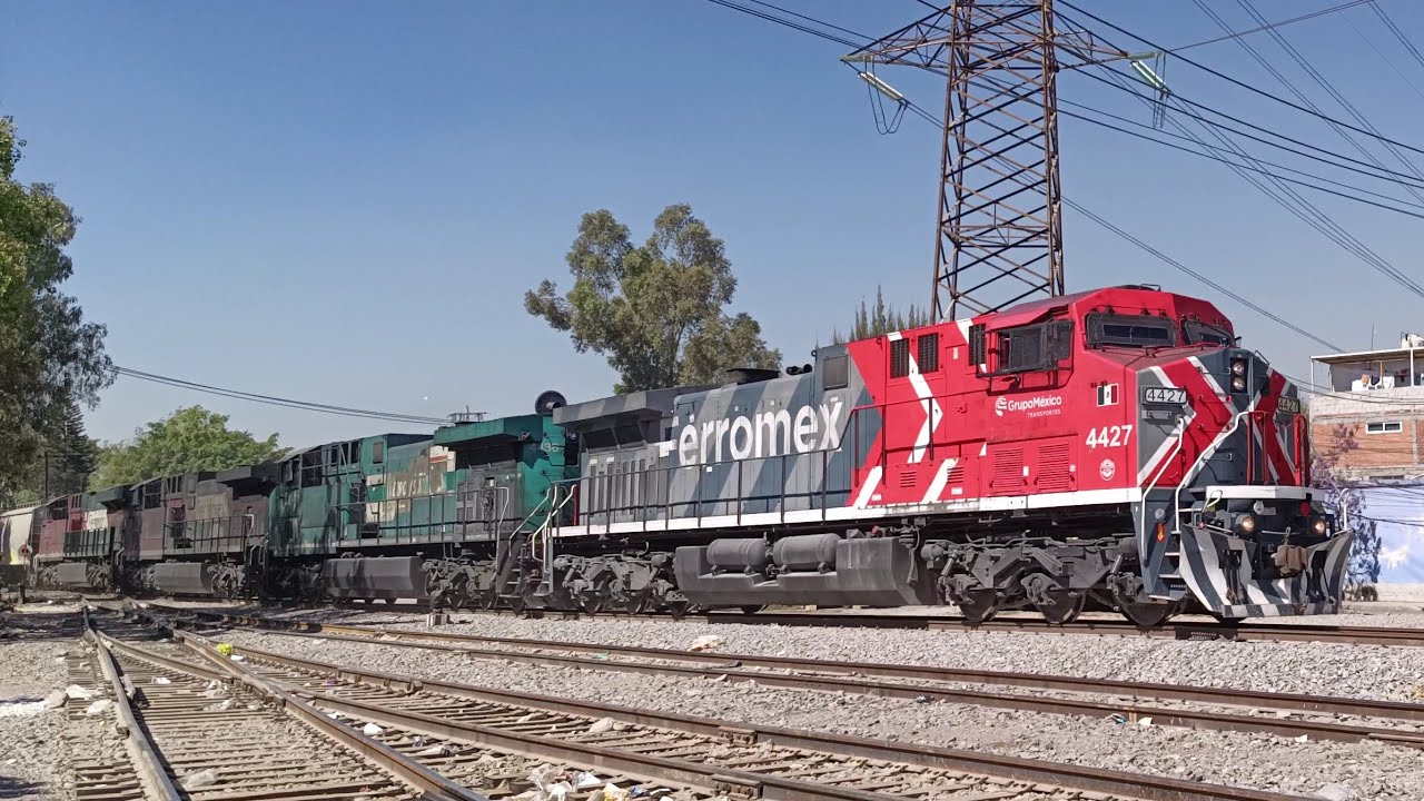 1-Mar.-026. #grupoméxico Chulada de tren con la 4427 de líder con dirección sur. Saludos! 
