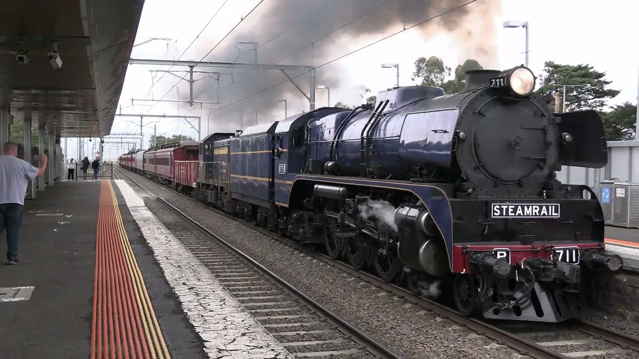 Victorian Railways Steam! Hudson R711 The Spirit of Bendigo travels to Bendigo