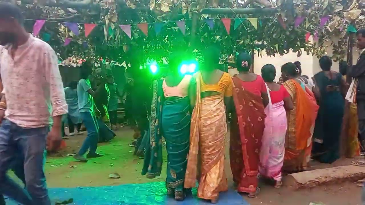 गांव में ऐसे शादी होता है