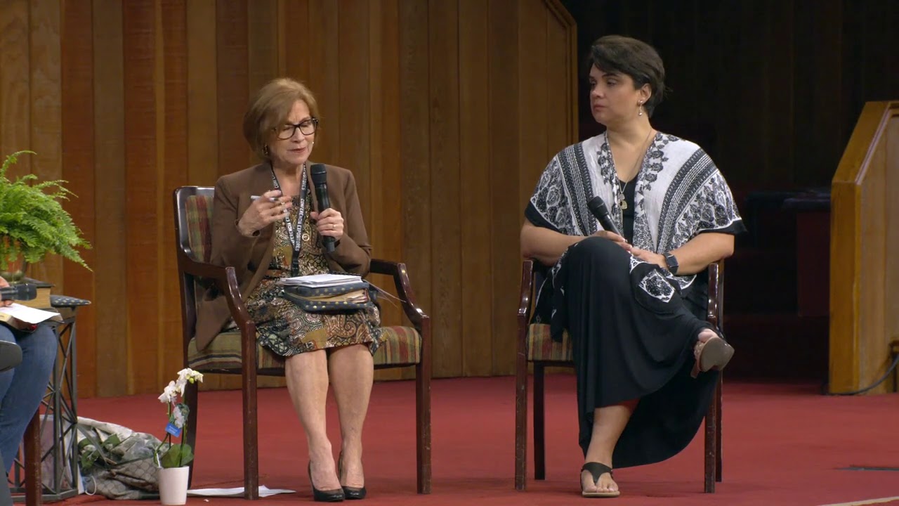 Panel para mujeres - Barbara Tolopilo, Crystal Grauman y Charo Washer