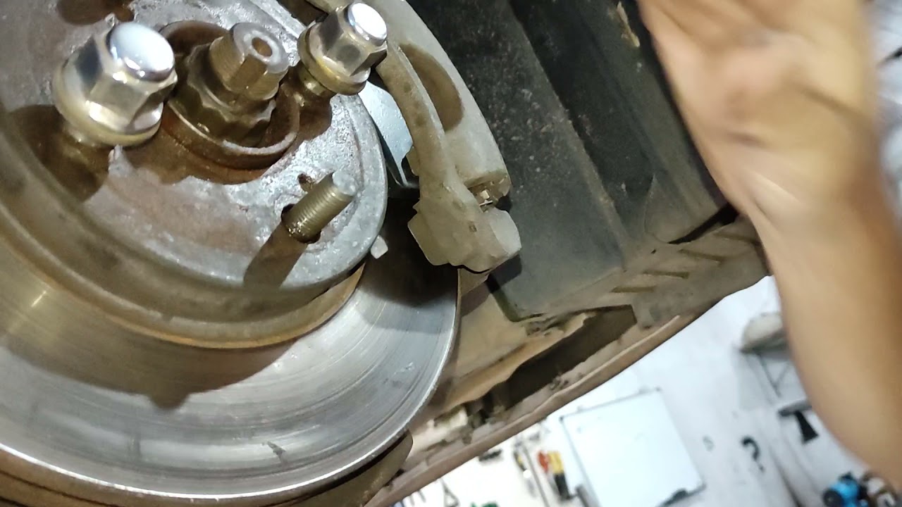 Etios barulho de lata ao freiar ou virar curva depois que mexeu na roda ,veja da onde vem este som
