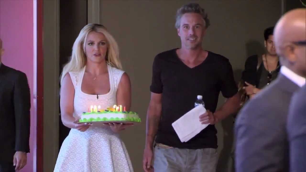 Britney Spears Sings 'Happy Birthday' to L.A. Reid - THE X FACTOR USA