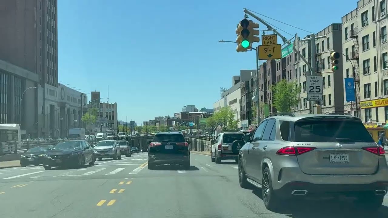 New York - Bronx - Driving tour in Grand Concourse