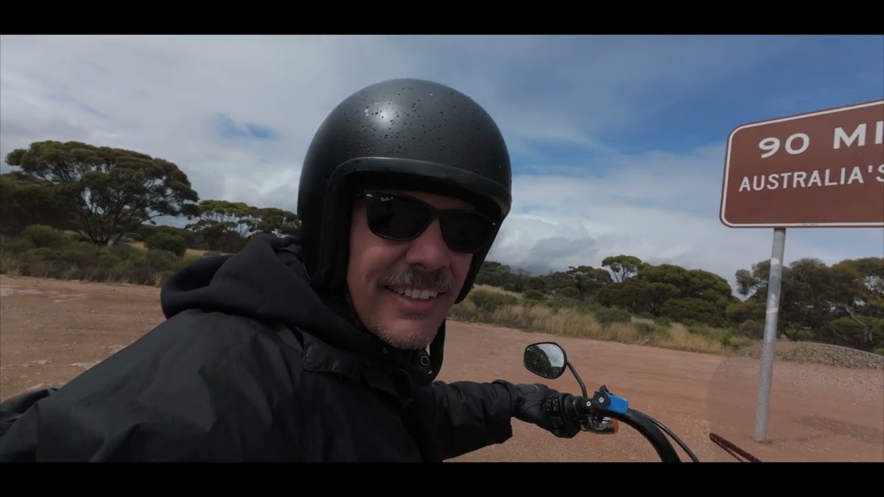 COOGEE TO COTTESLOE, A RIDE ACROSS AUSTRALIA ON A HARLEY DAVIDSON.