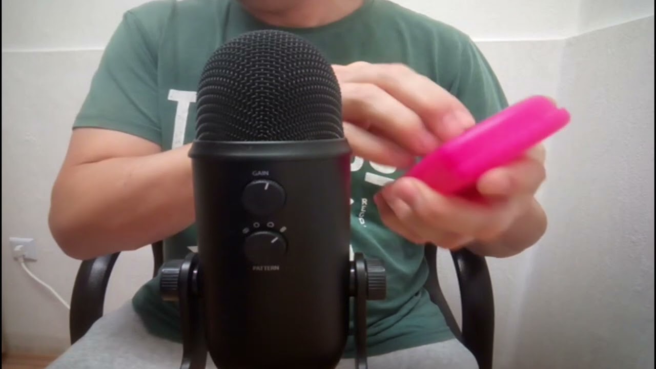 ASMR FAST AND AGGRESSIVE . Plastic Box Tapping and Scratching (no talking)