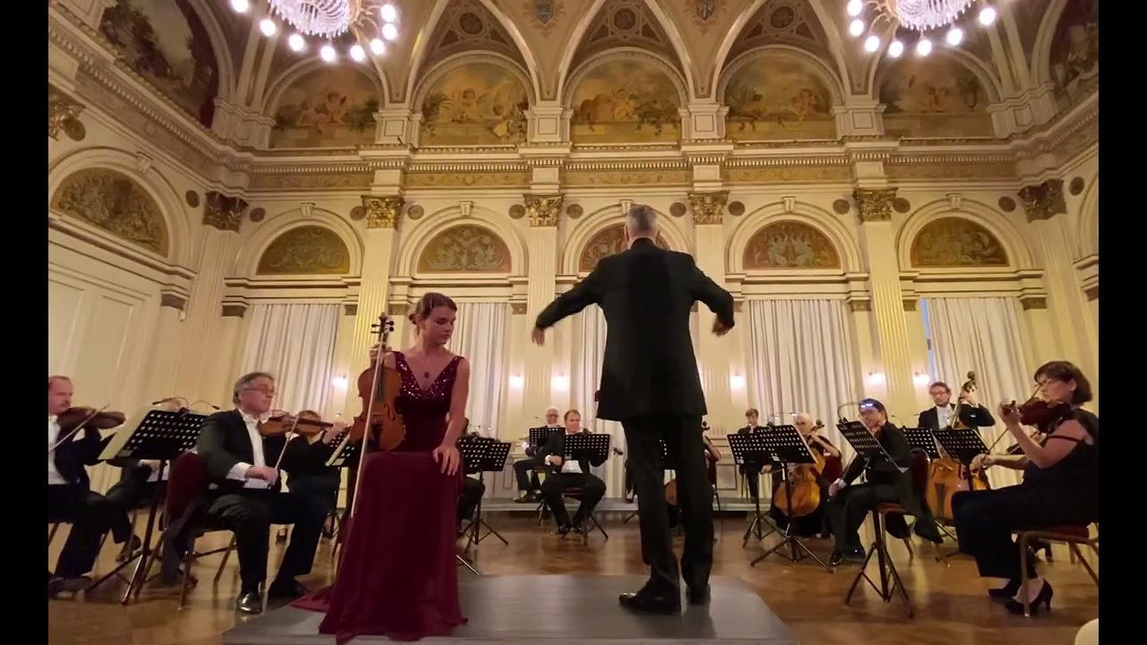 W. A. Mozart: Violin concerto in B flat major KV207