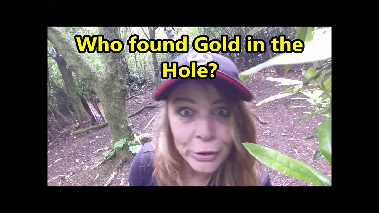 Metal Detecting with Digger Dawn - Who found GOLD in the hole (mini)
