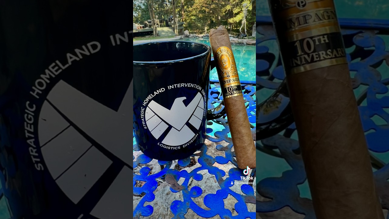 Champagne is always good for breakfast. #perdomo #barrelburners #cigars #coffee
