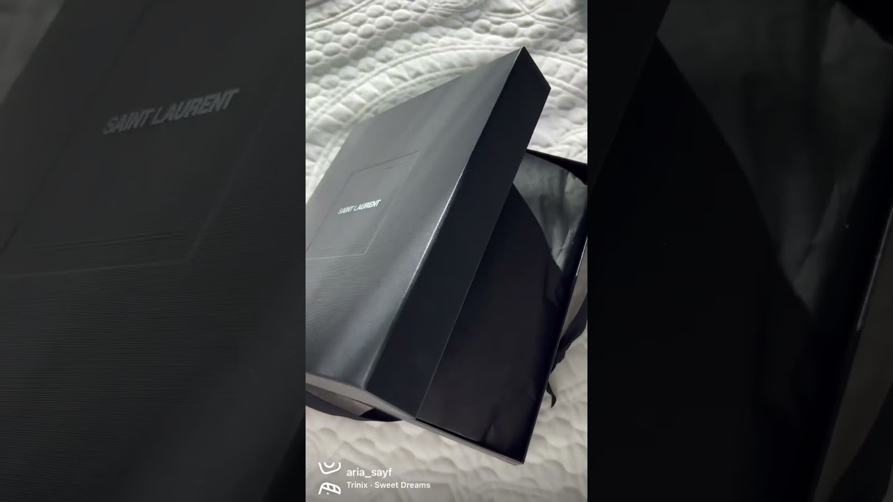 Unboxing YSL water bottle💛#ysl #usa #short #shortsvideo #luxury #gift #giftideas #travel