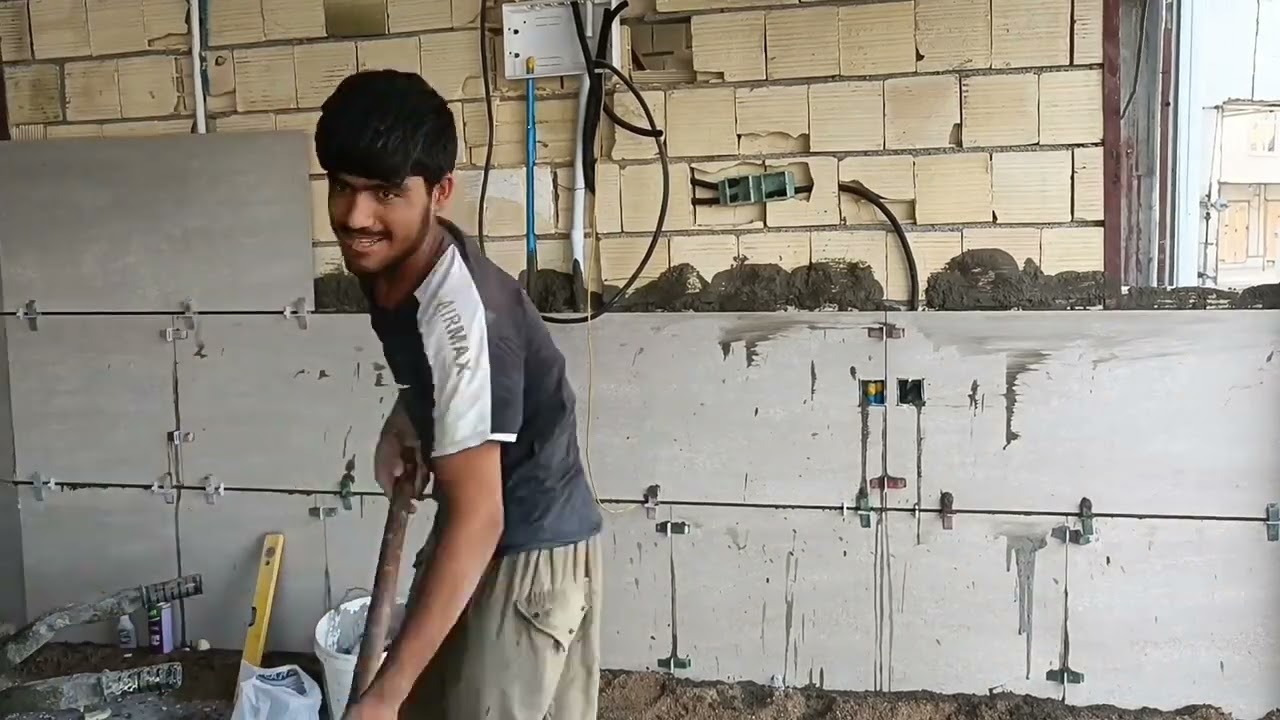 سلام با عرض دوستان عزیز سرامیک کاری دیوار به روش خیلی راحت بیننده ویدیو باشید 👷‍♂️👷‍♂️👍👍👍