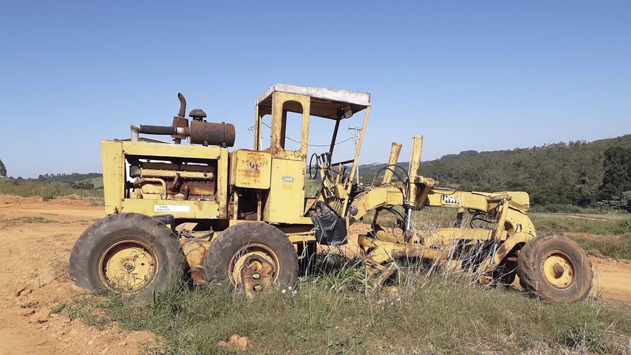 Máquinas Pesadas e Tratores Agrícolas Abandonados no Tempo V