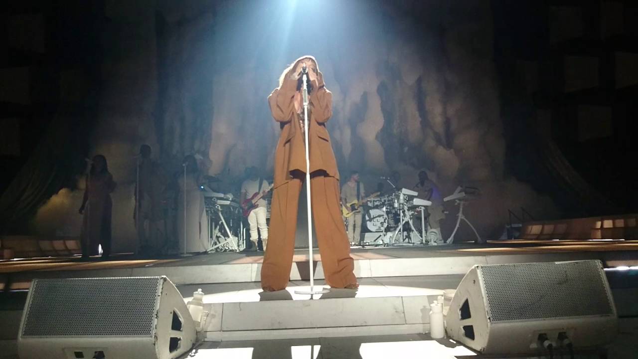 Rihanna - Love On The Brain, Vienna Austria, Anti World Tour HD