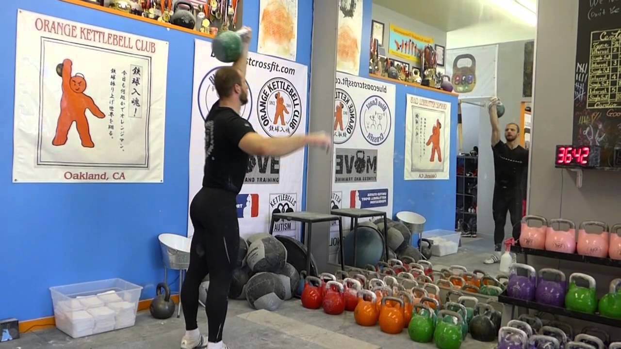 ケトルベル世界チャンピオン、デニスのスナッチ練習