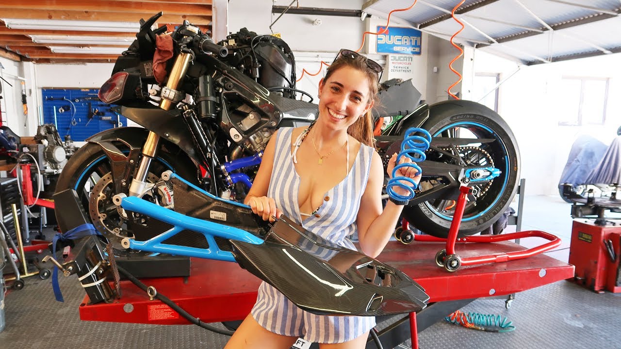 The Painted Carbon S1000RR Parts Look Amazing!!!