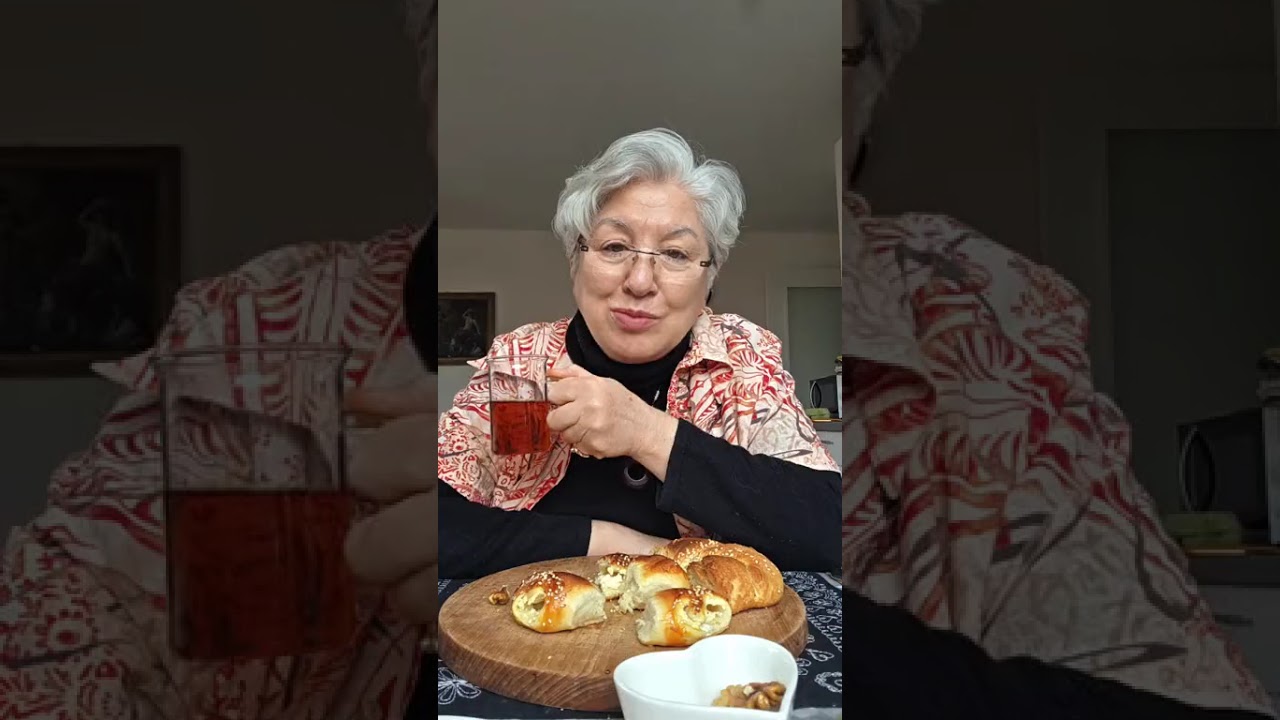 صبحانه امروز با شما 💕 نون فانتزی های ترکی با پنیر و گردو و چای شیرین و ...🥨🥐🧈🌰🧀☕️🫖