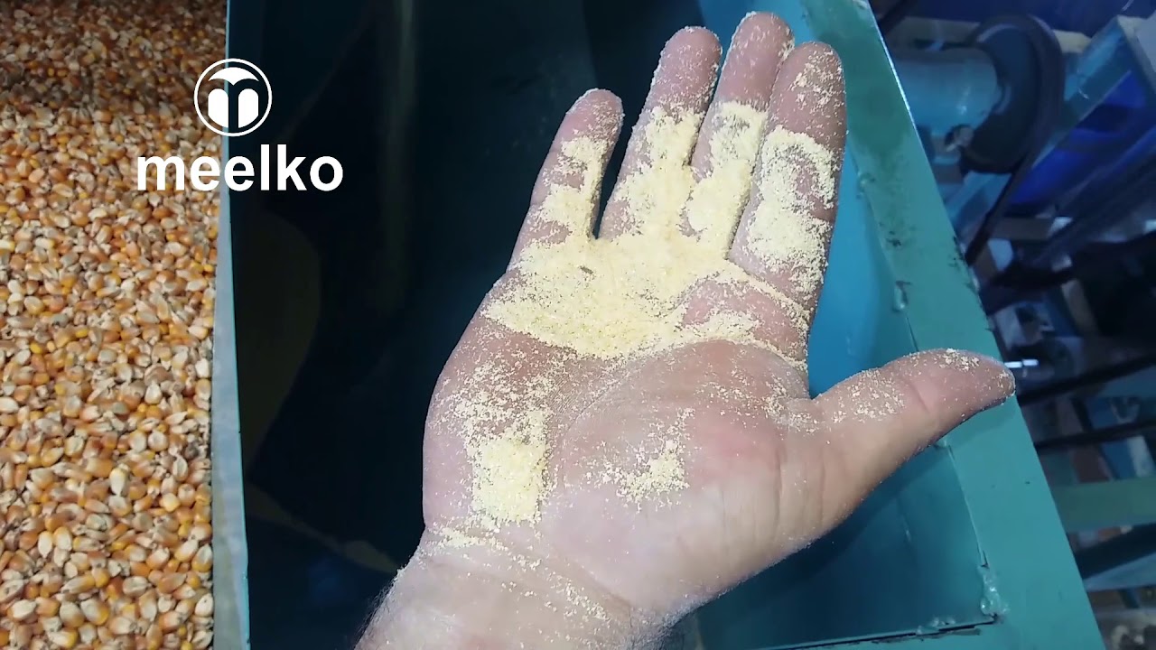 MEELKO - Moliendo maíz con un molino de harina