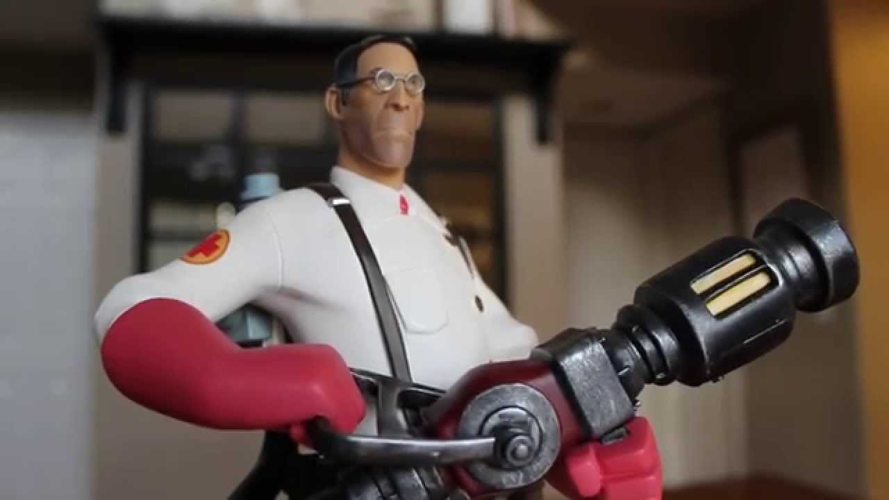 TF2 Red Medic Exclusive Statue Unboxing from Gaming Heads