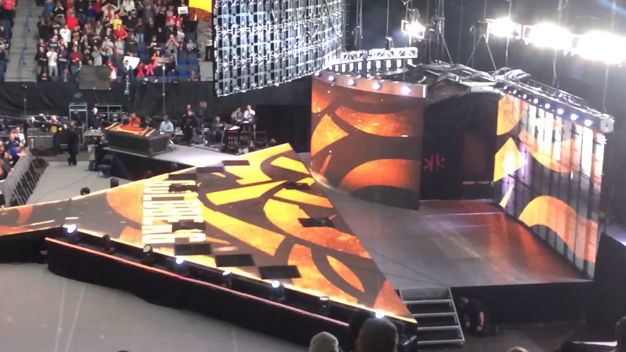 Goldberg Entrance - WWE Monday Night Raw 10/31/16