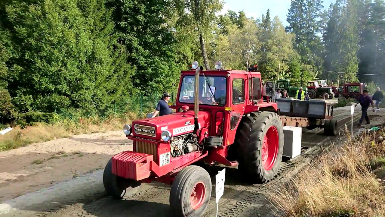 Traktorpulling Volvo BM 800 bondens dag på Backamo 2017