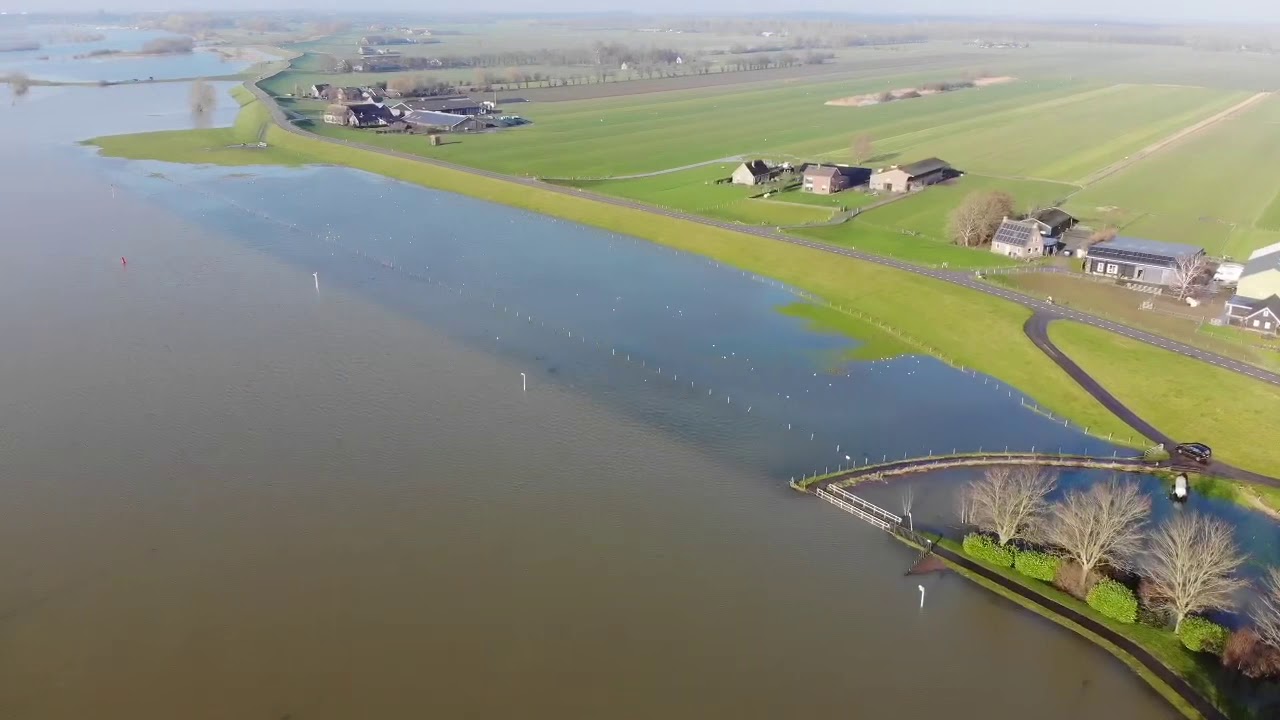 Drone Footage - Open Stuw bij sluis- en stuwcomplex Amerongen