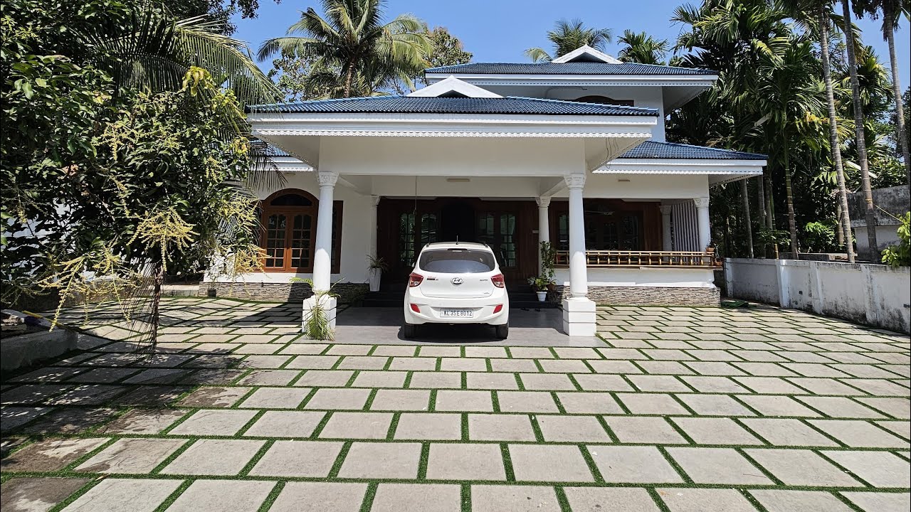 15 സെന്റ് സ്‌ഥലത്തു സ്വന്തം ആവശ്യത്തിന് നിർമിച്ച 4 BHK വീട്
