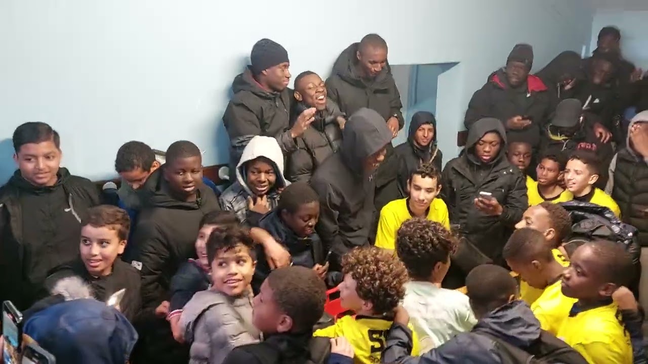 CRI DE GUERRE DANS VESTIAIRE.  AS ERMONT vs GOUSSAINVILLE ( U14 ) LE 18 /03/2023