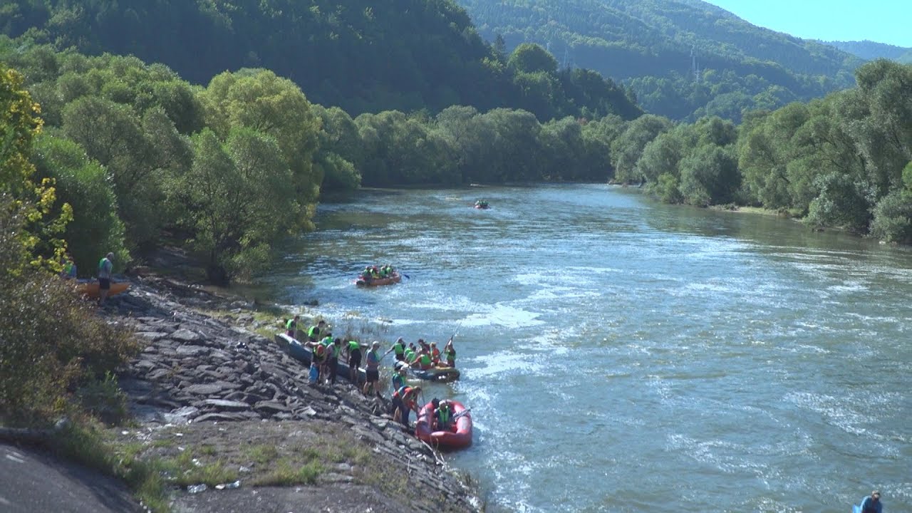 Veľká skupina nadšencov splavovala Váh