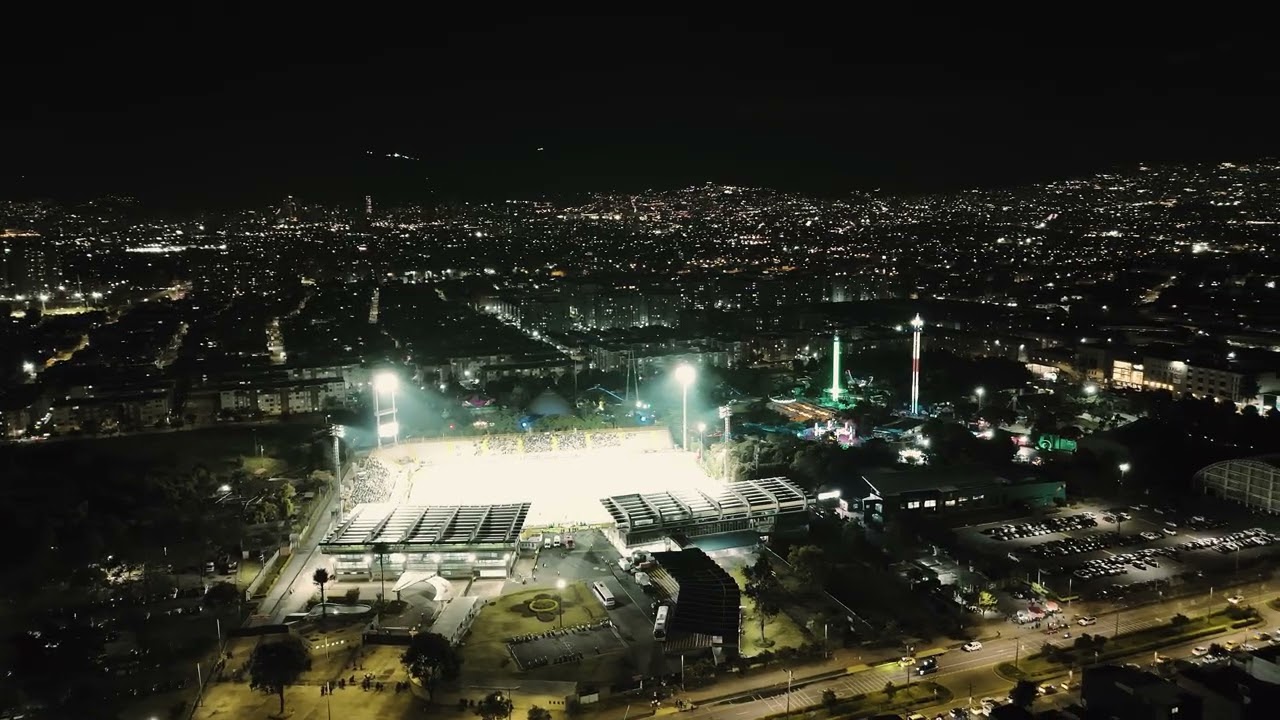 Estadio Metropolitano de techo (Mundo Aventura) Dron Footage