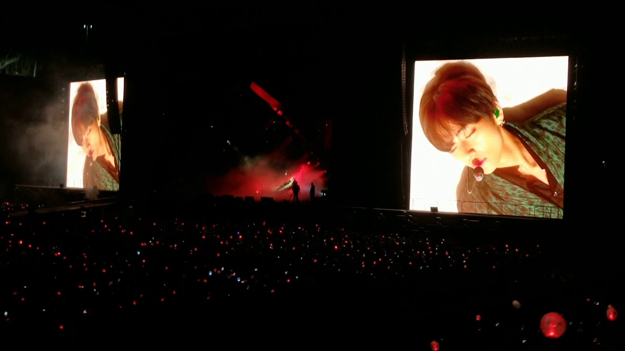 BTS (방탄소년단) V - 'Singularity' | Love Yourself: Speak Yourself Tour - Rose Bowl (DAY 1) 20190504